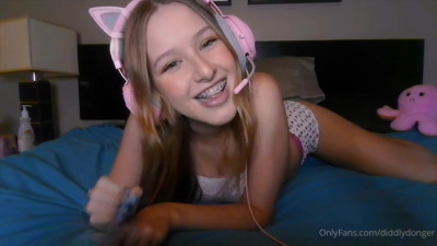 Diddly ASMR - Jacking off over discord with your gamer girl duo JOI