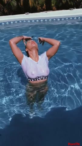 TheRealBrittFit OnlyFans - Wet T Shirt - Fullthot